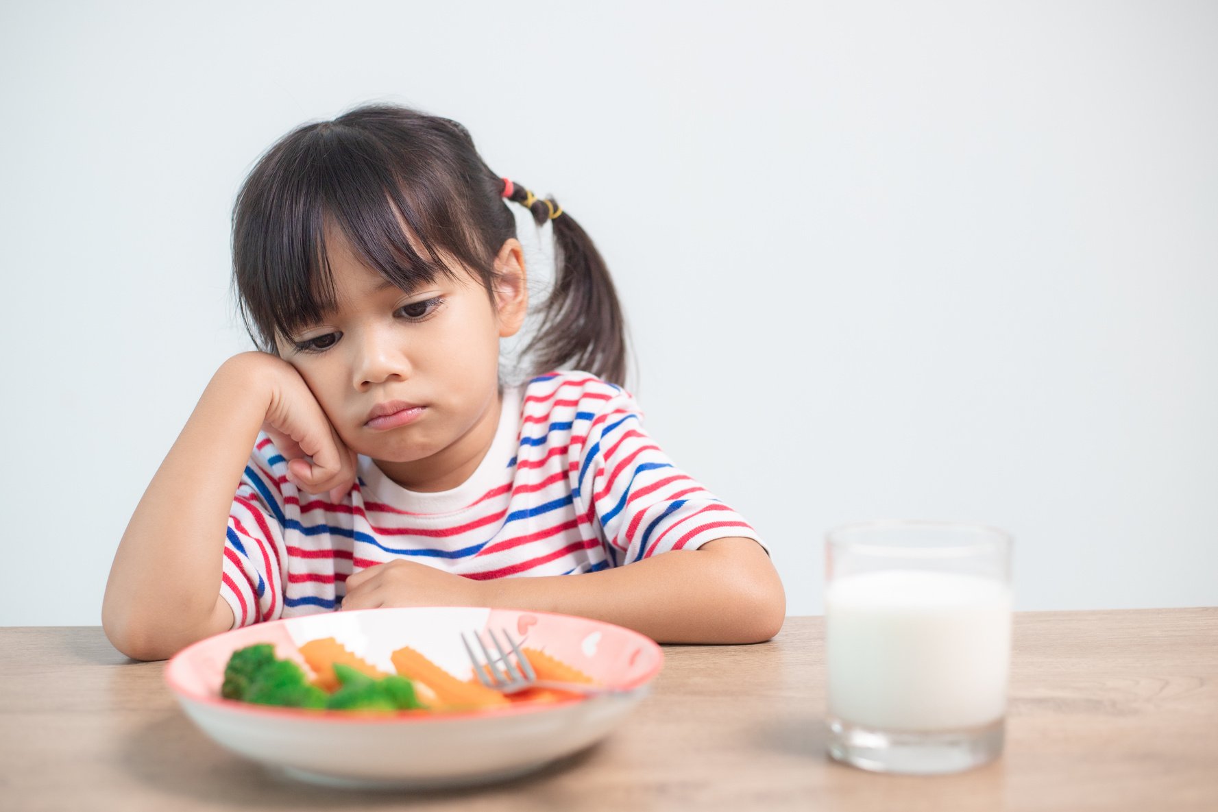 Nutrition & healthy eating habits for kids concept. Children do